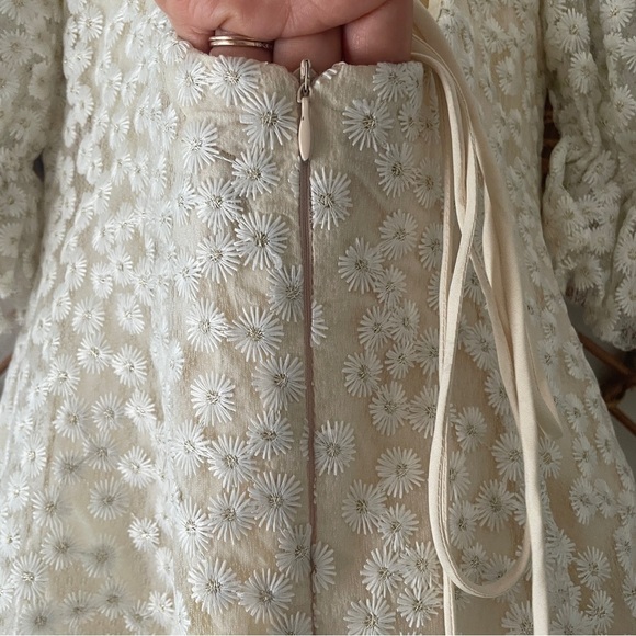 Elegant Cream Mini Dress - Picture 11 of 12